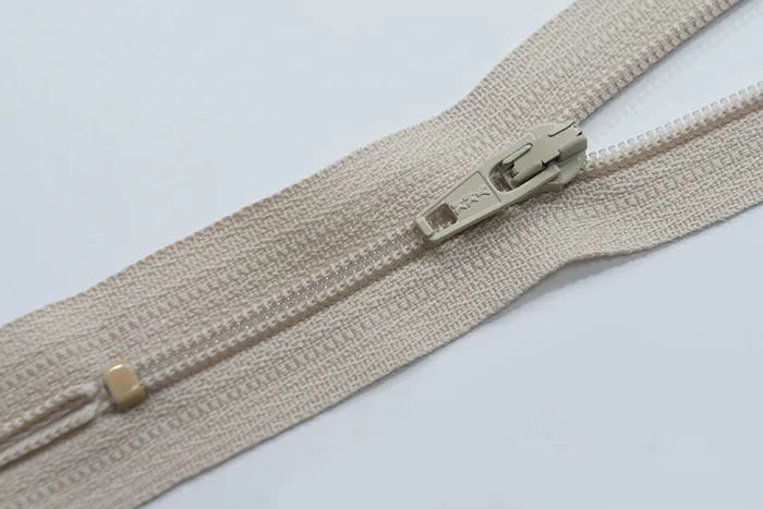 Блискавка YKK, T3 18 см, фрезовий світлий