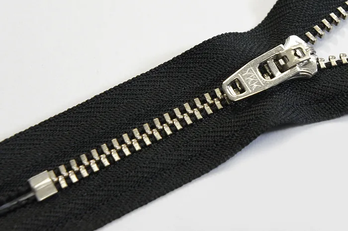 Блискавка YKK, T3, сріблястий, GSN8 18 см, чорний